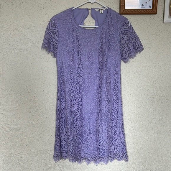 Lavender lace dress with cut out back - Picture 3 of 3